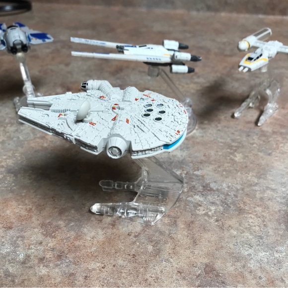 Hot wheels Star Wars ships with stands - Picture 6 of 10